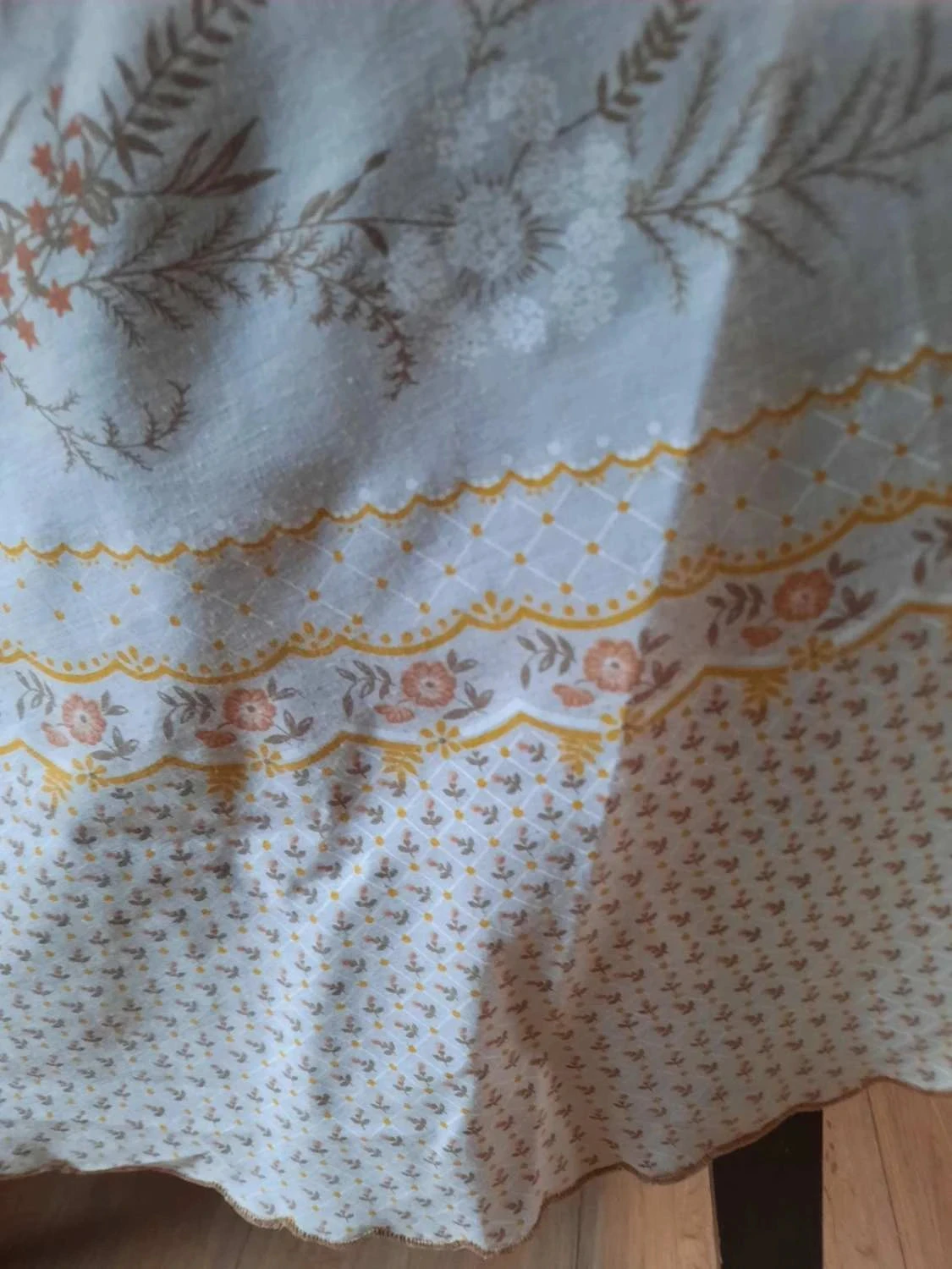 🥀Nappe ronde et ses 10 serviettes. – photo 4
